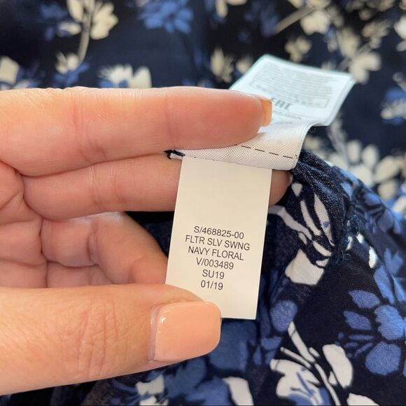 NWT Navy Blue Floral Gap Flutter Sleeve Dress Small - Picture 4 of 5